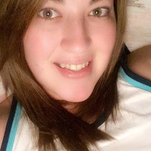 Meet your Posher, Idania